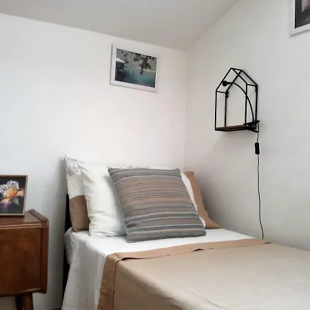 Lakefront Flat Apartment *